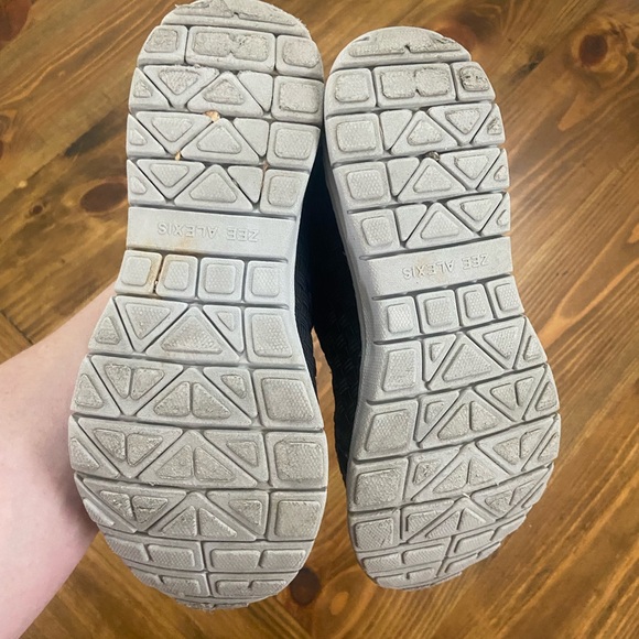 Women’s Black and White Zee Alexis Woven Sneakers - Picture 6 of 8